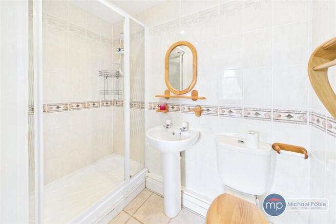 3 bed Flat for sale Image 11