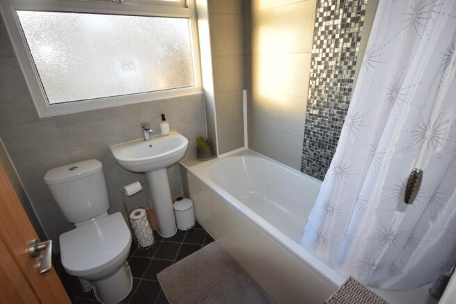 BATHROOM/WC
