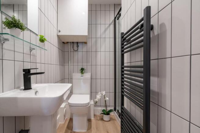 269JRF3 - Bathroom