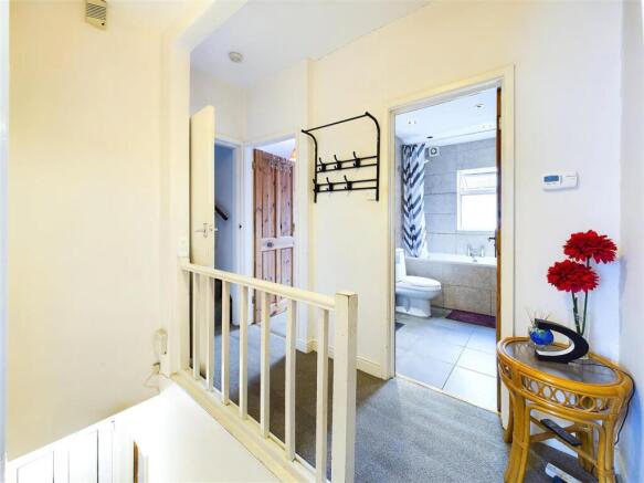 3 bed Terraced for sale Image 7