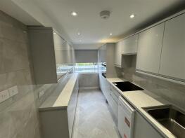 Flat 4, 975 Highwood Court, High Road, North Finchley, London N12 8QS