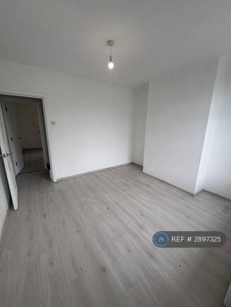 3 bed Terraced to rent Image 6