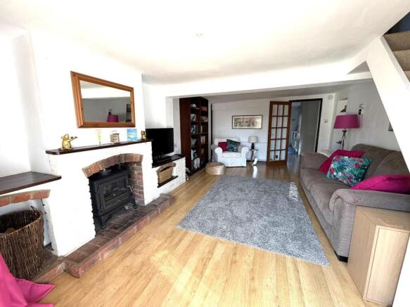 Lounge to kitchen 1.jpeg