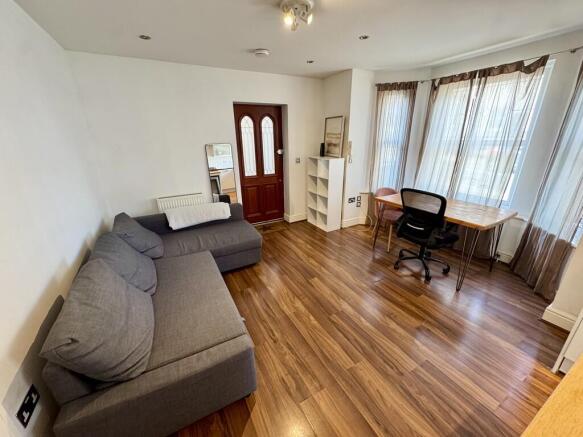 Flat B 32 Farnham...