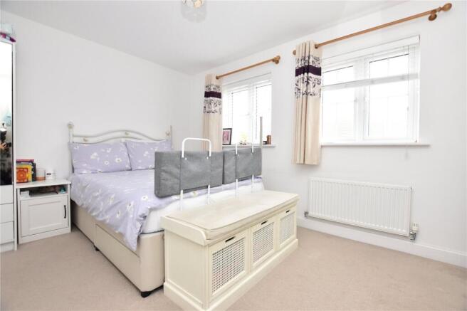 3 bed Town House for sale Image 5