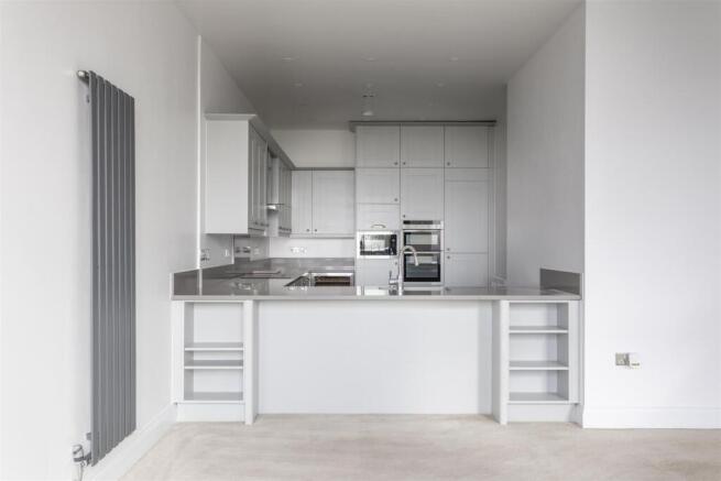 3 bed Apartment to rent Image 5