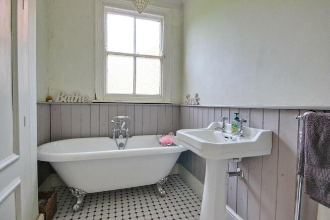 Bathroom with roll top bath