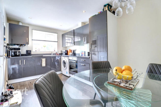 3 bed Semi-Detached for sale Image 9