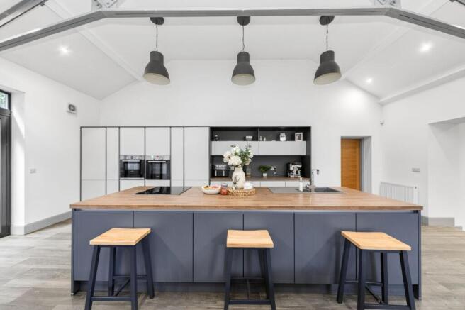 OPEN-PLAN LIVING DINING KITCHEN