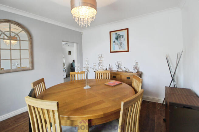 4 bed Semi-Detached for sale Image 9