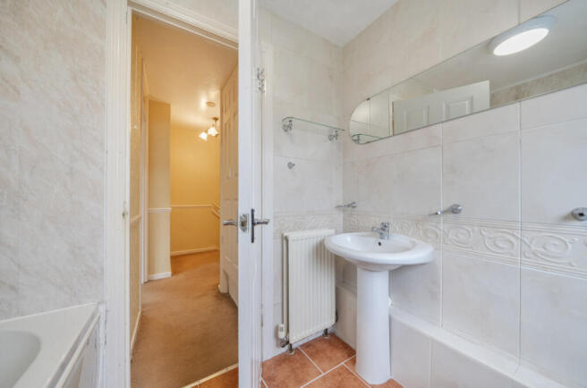 2 bed Flat for sale Image 11