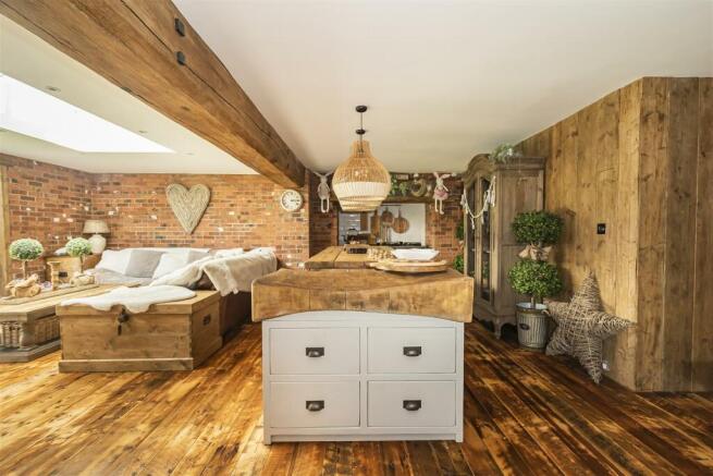 2 Cleveland Close16.jpg