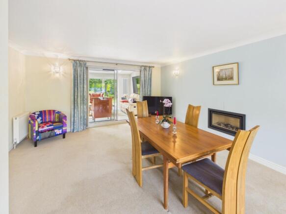 5 bed Detached for sale Image 9