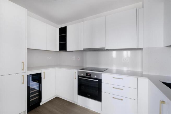 703 Redwood Tower 5 Affinity View London E16 4EJ -