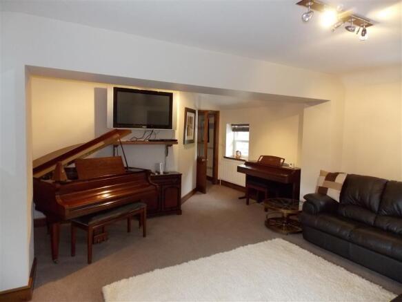 SITTING ROOM/ANNEX
