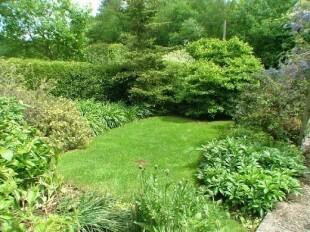 LAWNS TO FRONT