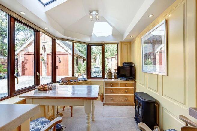 GARDEN ROOM