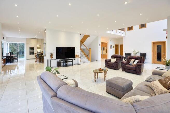 8 bed Detached for sale Image 10