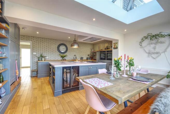 Kitchen / dining room