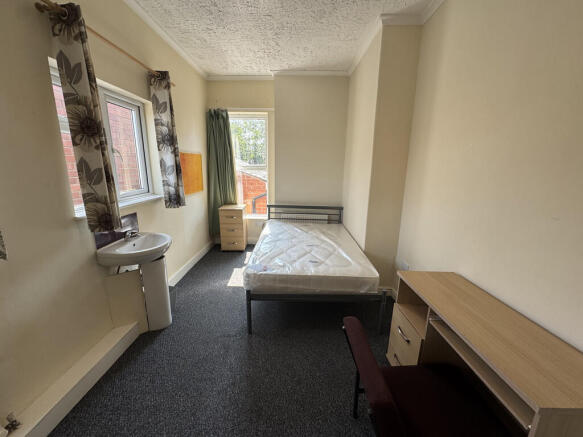 1 bed House Share to rent Image 8