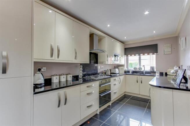 23 Whitland Way-3.jpg