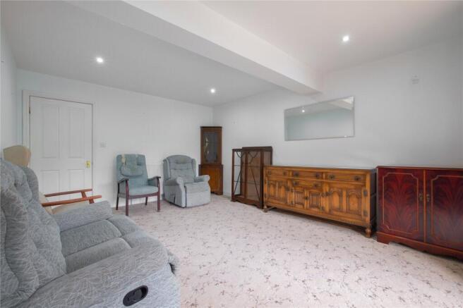3 bed Apartment for sale Image 7