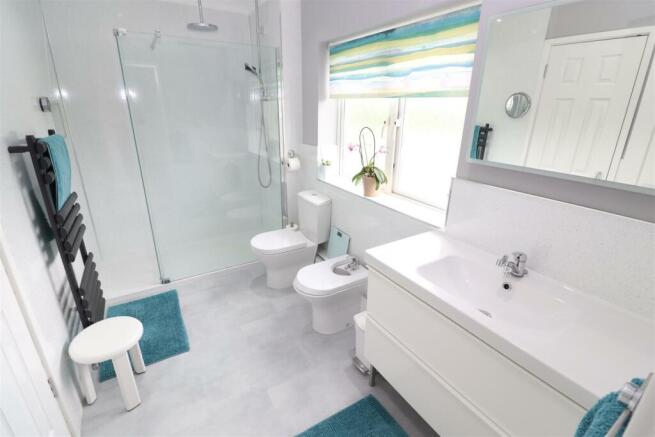 Shower Room / WC