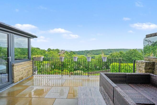 5 bed Detached for sale Image 10