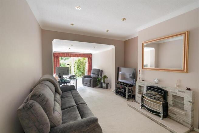 3 bed Semi-Detached for sale Image 4