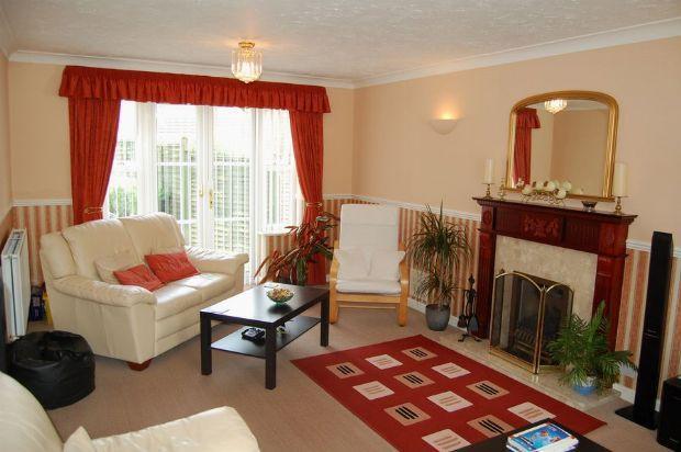 LOUNGE/DINING ROOM
