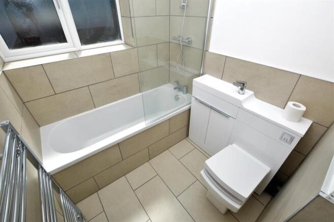 BATHROOM (rear)