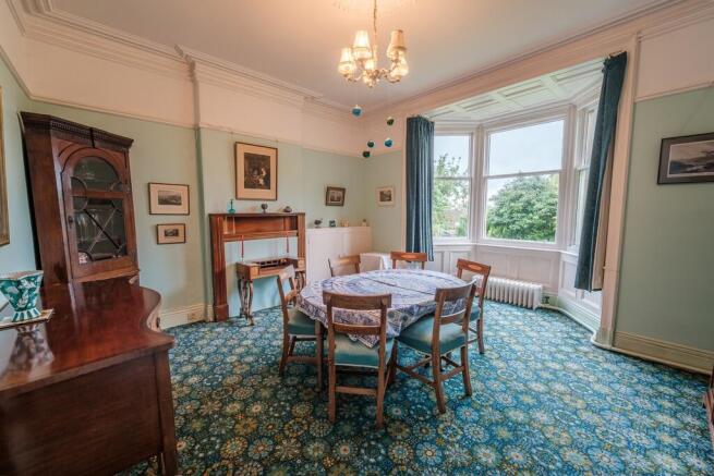 5 bed Detached for sale Image 7