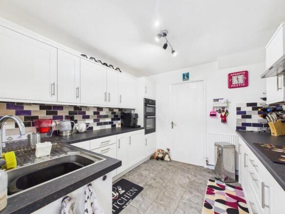 3 bed Semi-Detached for sale Image 6