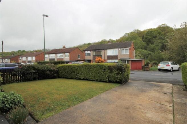 Front Garden & Drive