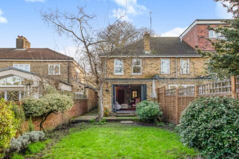 Kings Farm Avenue,
Richmond, TW10