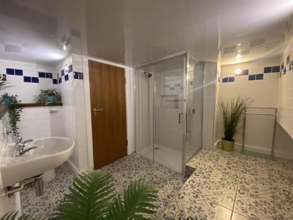 2nd Bathroom (2).jpeg