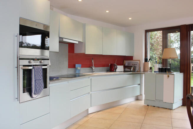MODERN KITCHEN