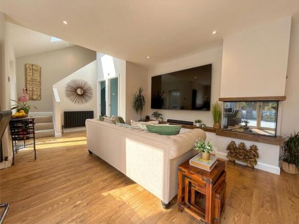 4 bed Semi-Detached Bungalow for sale Image 8