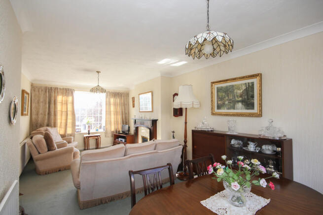Dining Room / Lou...