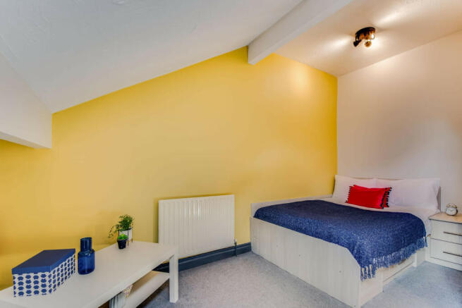 4 bed House to rent Image 7