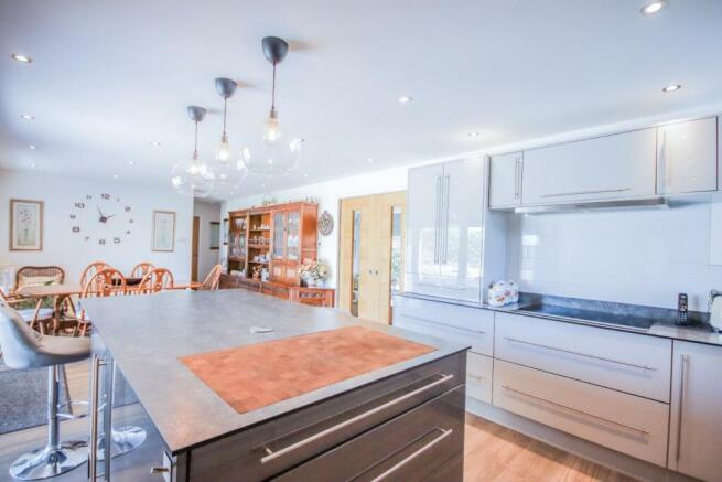 Kitchen/Dining Area