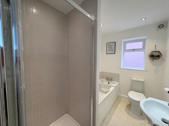 3 bed Semi-Detached to rent Image 4