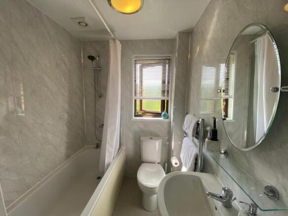 2 bed Semi-Detached to rent Image 7