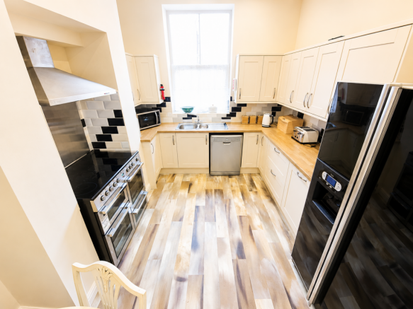 5 bed Terraced for sale Image 6