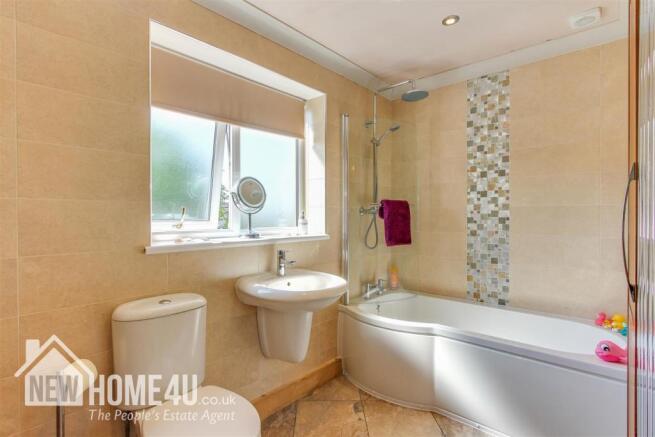 FAMILY BATHROOM: