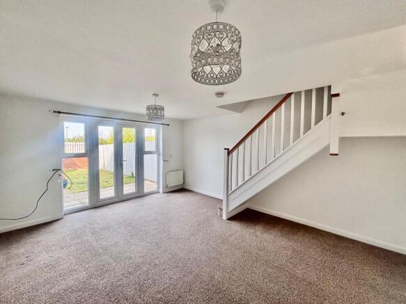 2 bed End of Terrace to rent Image 3