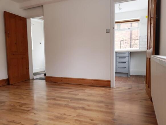 2 bed Detached to rent Image 4