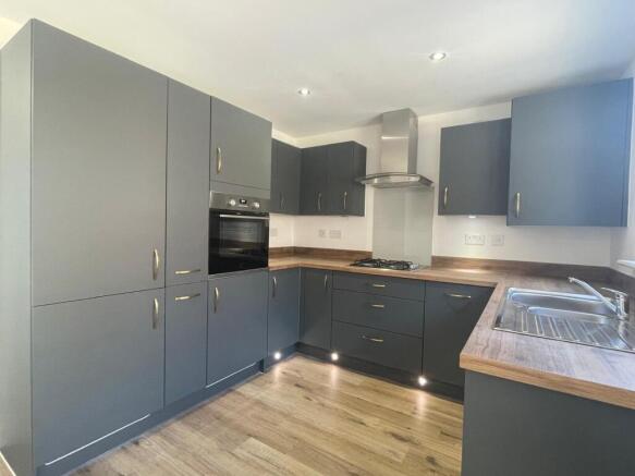 3 bed Semi-Detached to rent Image 3