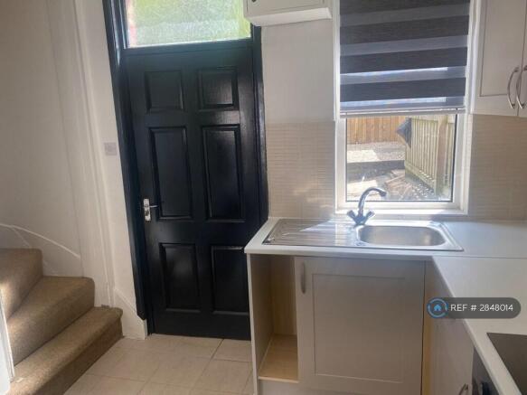 2 bed Terraced to rent Image 4