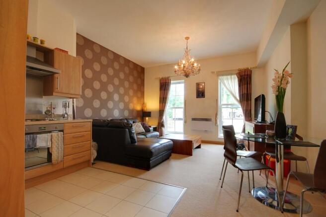 Kitchen / lounge ...